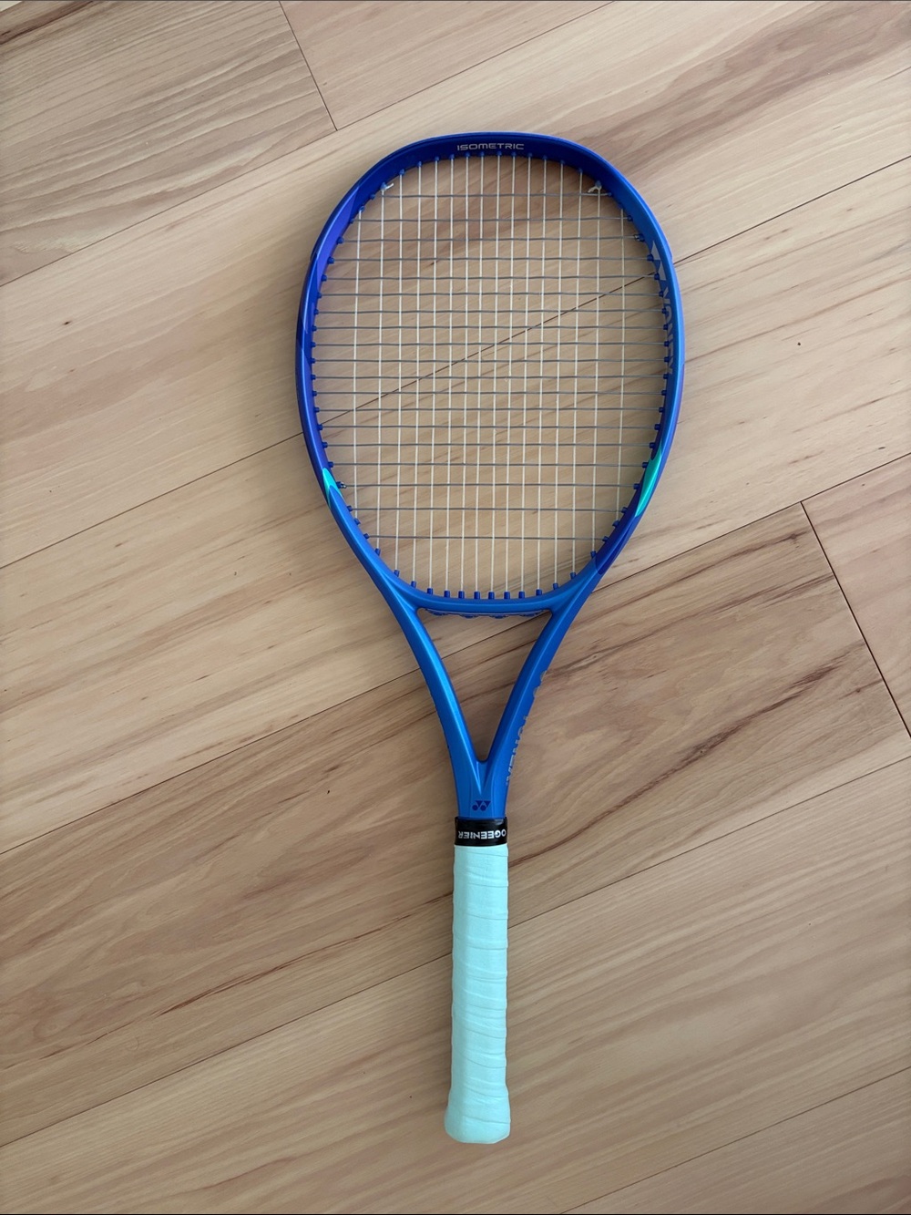 Like NEW Yonex Ezone 98 (2025 model), 4 1/4 (2) grip, hybrid strung - blast blue